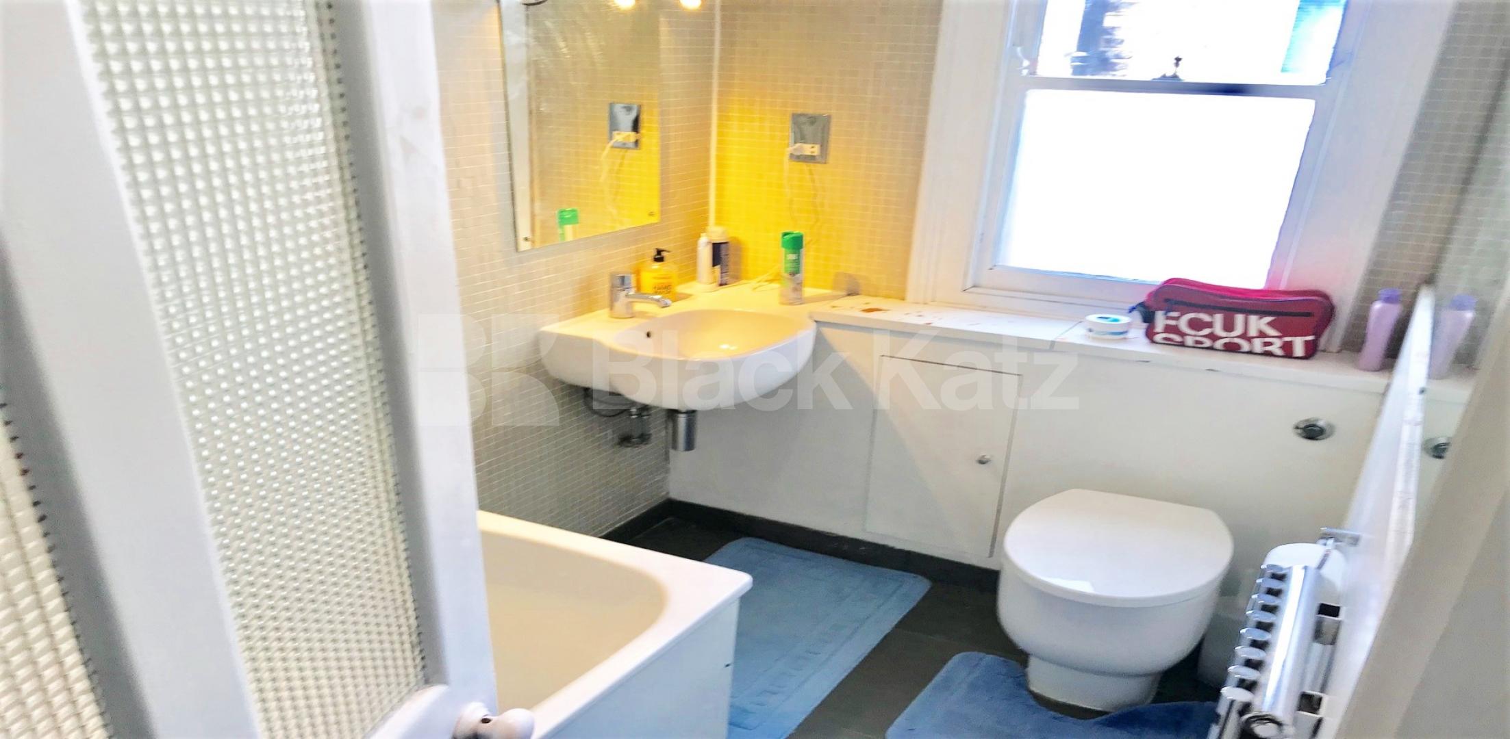 			3 Bedroom, 1 bath, 1 reception Flat			 Ormiston Grove, SHEPHERDS BUSH