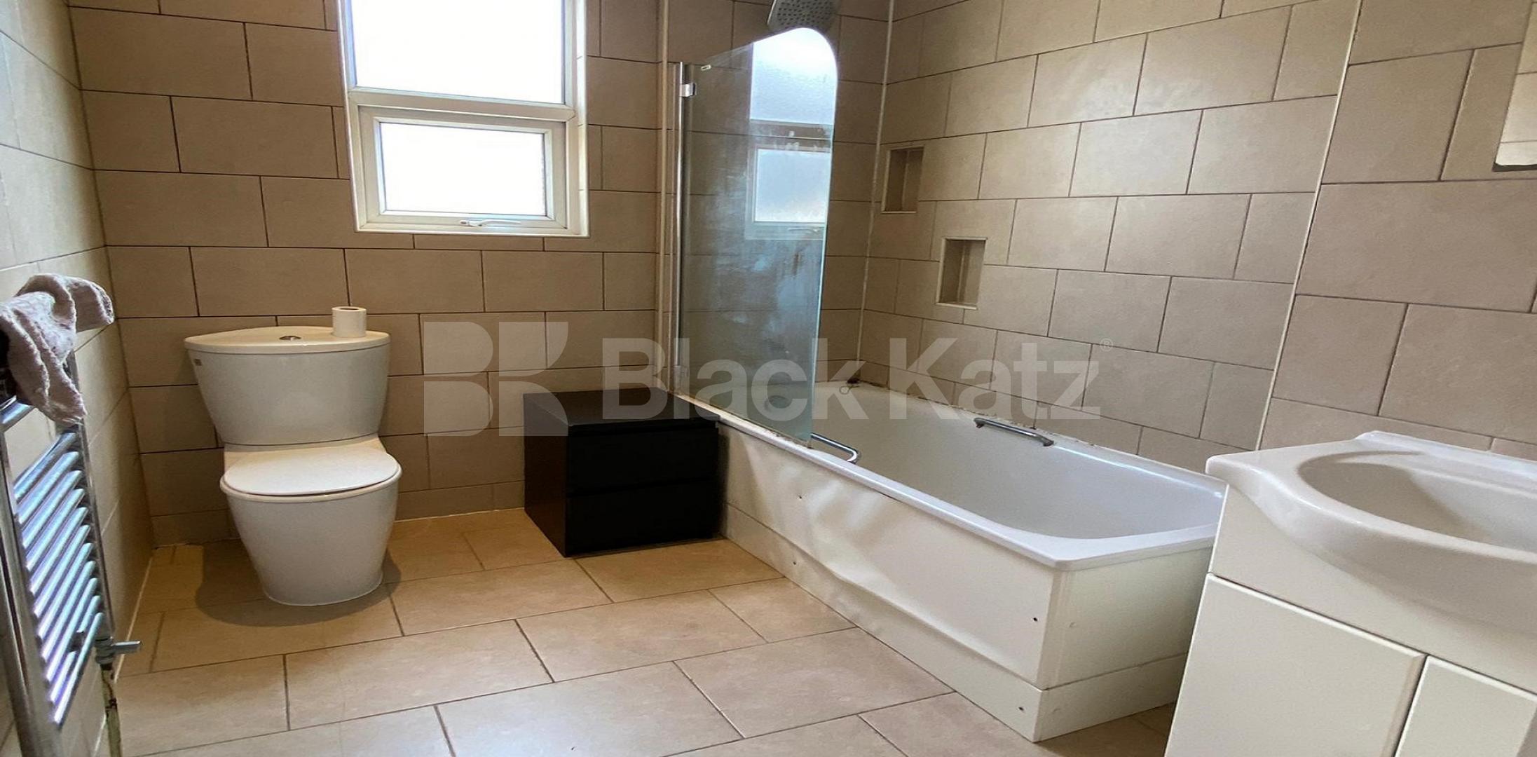 			LET , 2 Bedroom, 1 bath, 1 reception Apartment			 South Lambeth Road , Stockwell / Vauxhall 