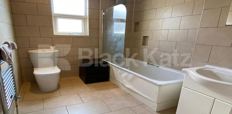 			LET , 2 Bedroom, 1 bath, 1 reception Apartment			 South Lambeth Road , Stockwell / Vauxhall 