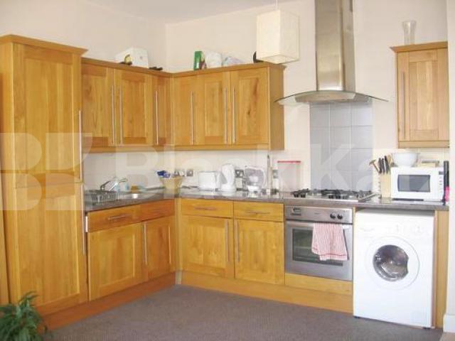 			3 Bedroom, 1 bath, 1 reception Apartment			 Slievemore Close, Clapham High Street