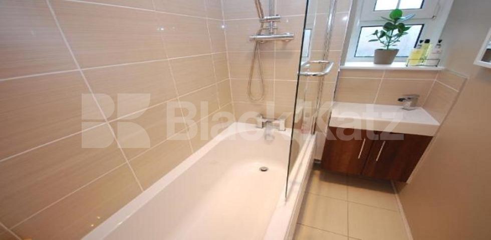 			UNDER OFFER , 1 Bedroom, 1 bath, 1 reception Apartment			 County Street, SE1 