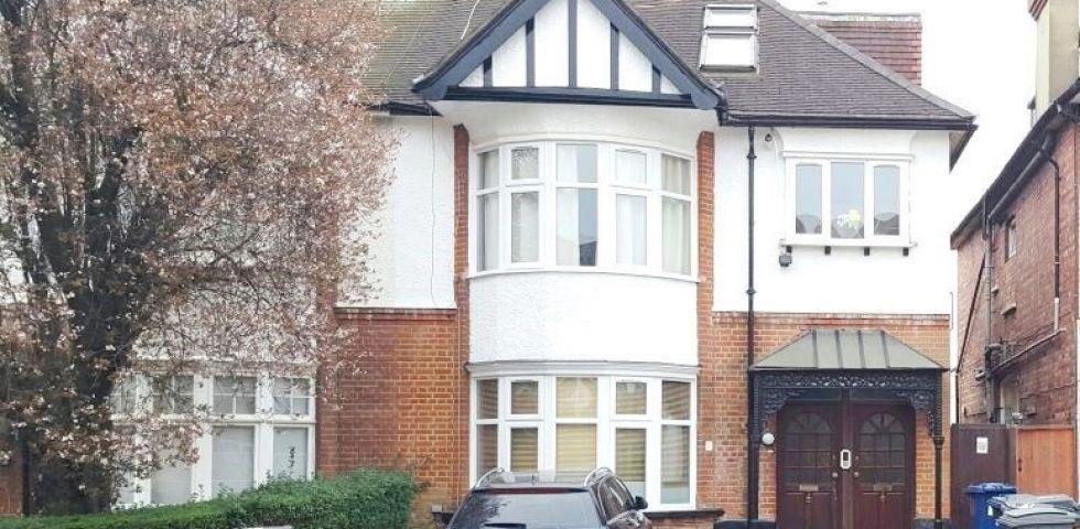 			PRIVATE GARDEN, 2 Bedroom, 1 bath, 1 reception Flat			 Somerton Road, CRICKLEWOOD