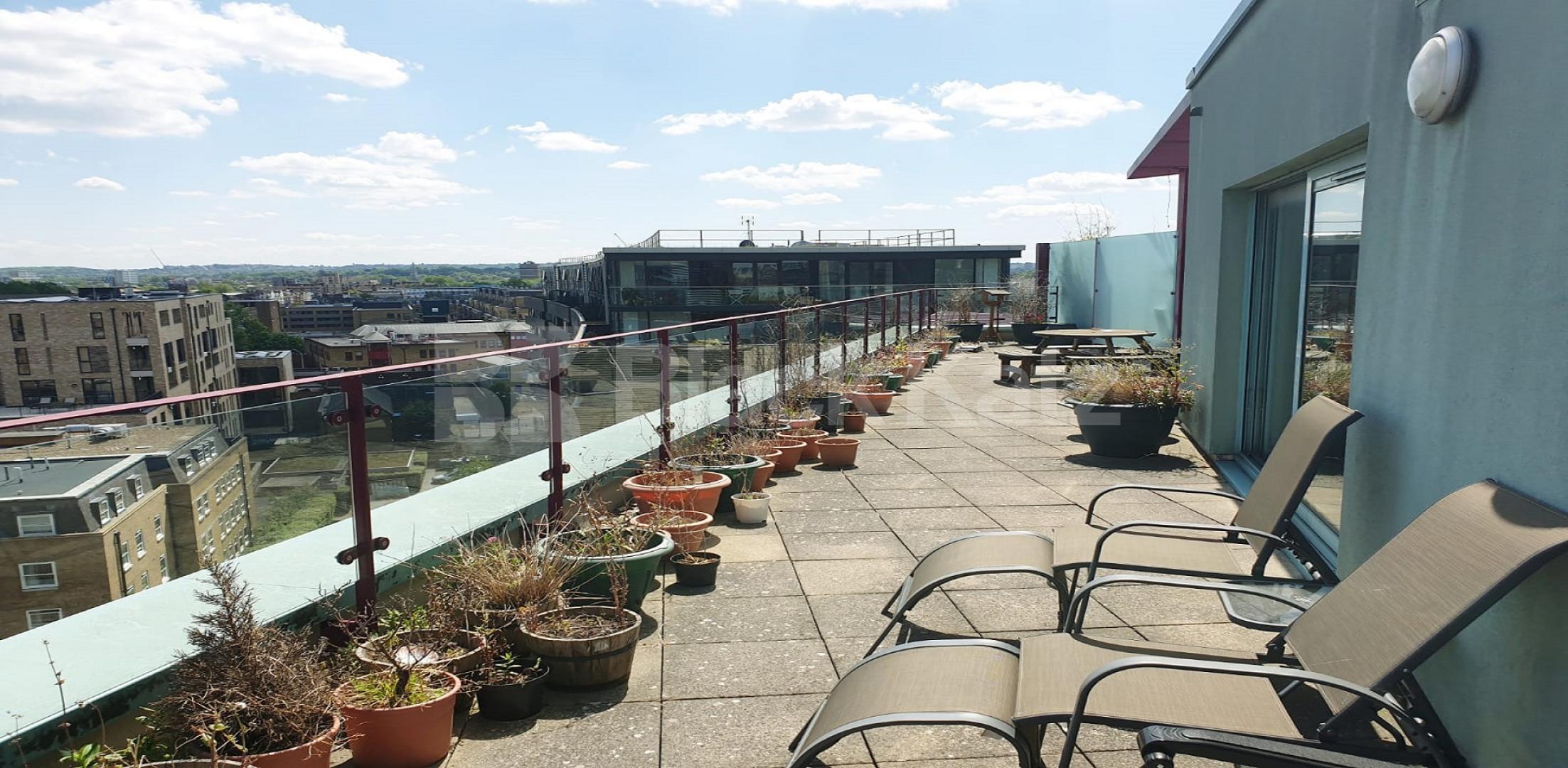 Penthouse apartment, roof terrace with views over the city & 24hr.Concierge.  South Central, Steedman Street, Elephant and Castle SE17