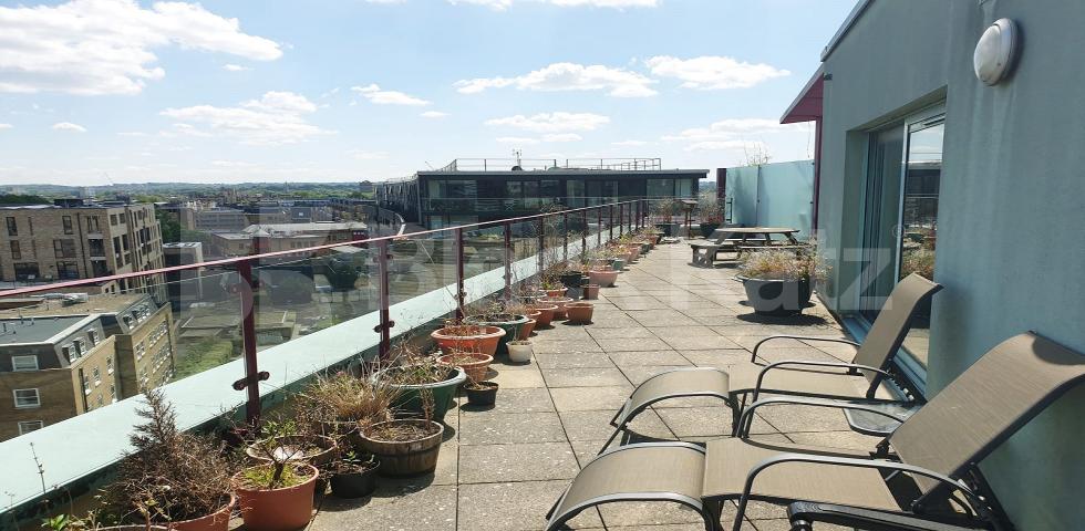 Penthouse apartment, roof terrace with views over the city & 24hr.Concierge.  South Central, Steedman Street, Elephant and Castle SE17