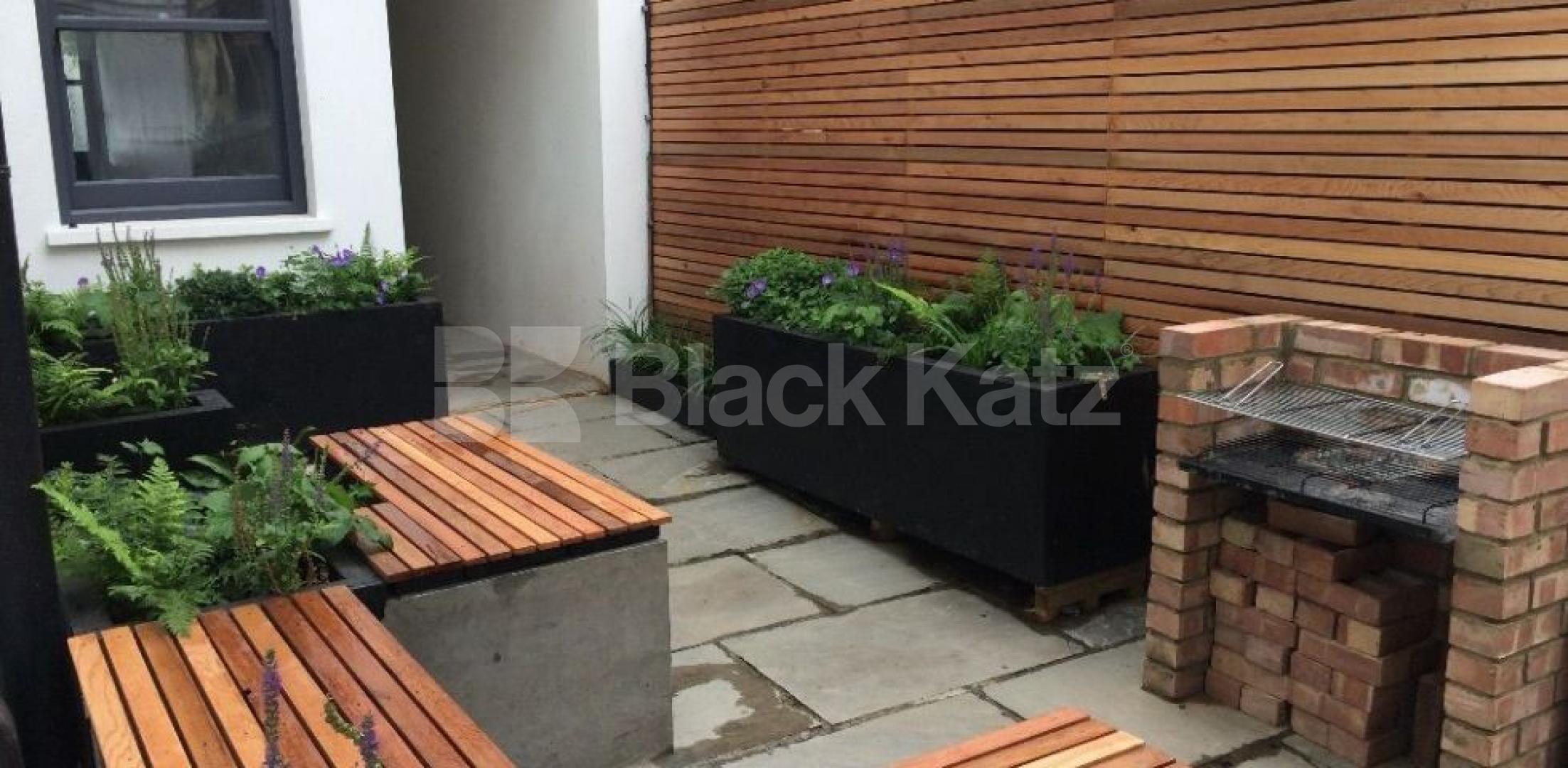 			NEW INSTRUCTION (Includes water rates). , 3 Bedroom, 1 bath, 1 reception Apartment			 Southampton Way , Camberwell/Peckham