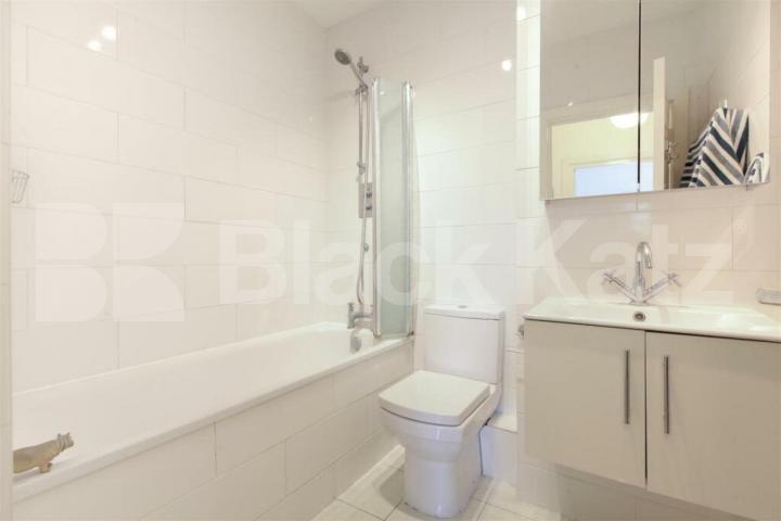 A stylish and modern studio apartment set on Southgate Road Southgate Road, De Beauvoir Town