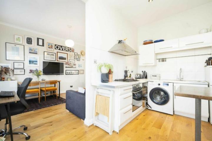 A stylish and modern studio apartment set on Southgate Road Southgate Road, De Beauvoir Town