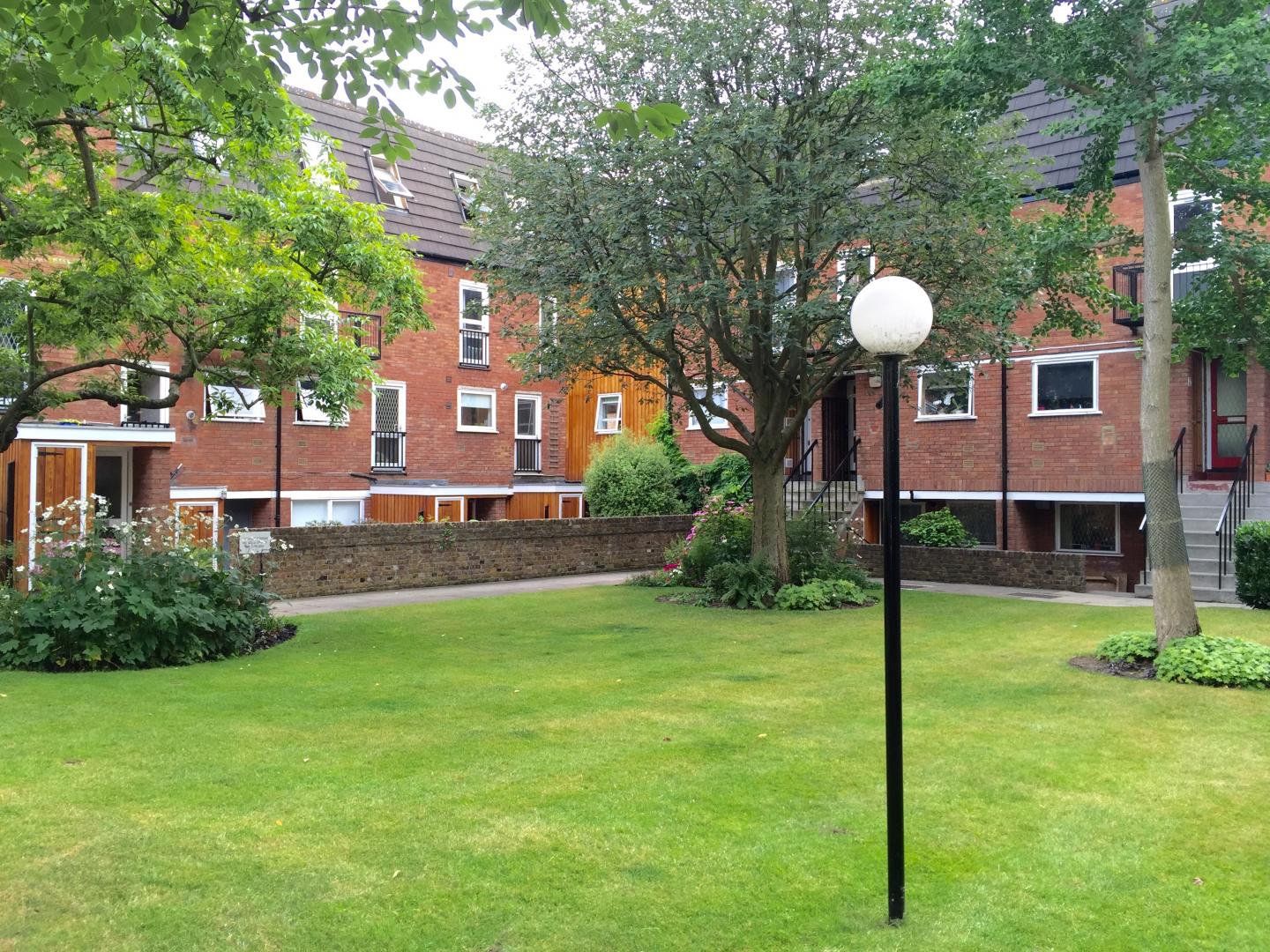 			AVAILABLE NOW , 3 Bedroom, 1 bath, 1 reception House			 St Andrews Square, LADBROKE GROVE