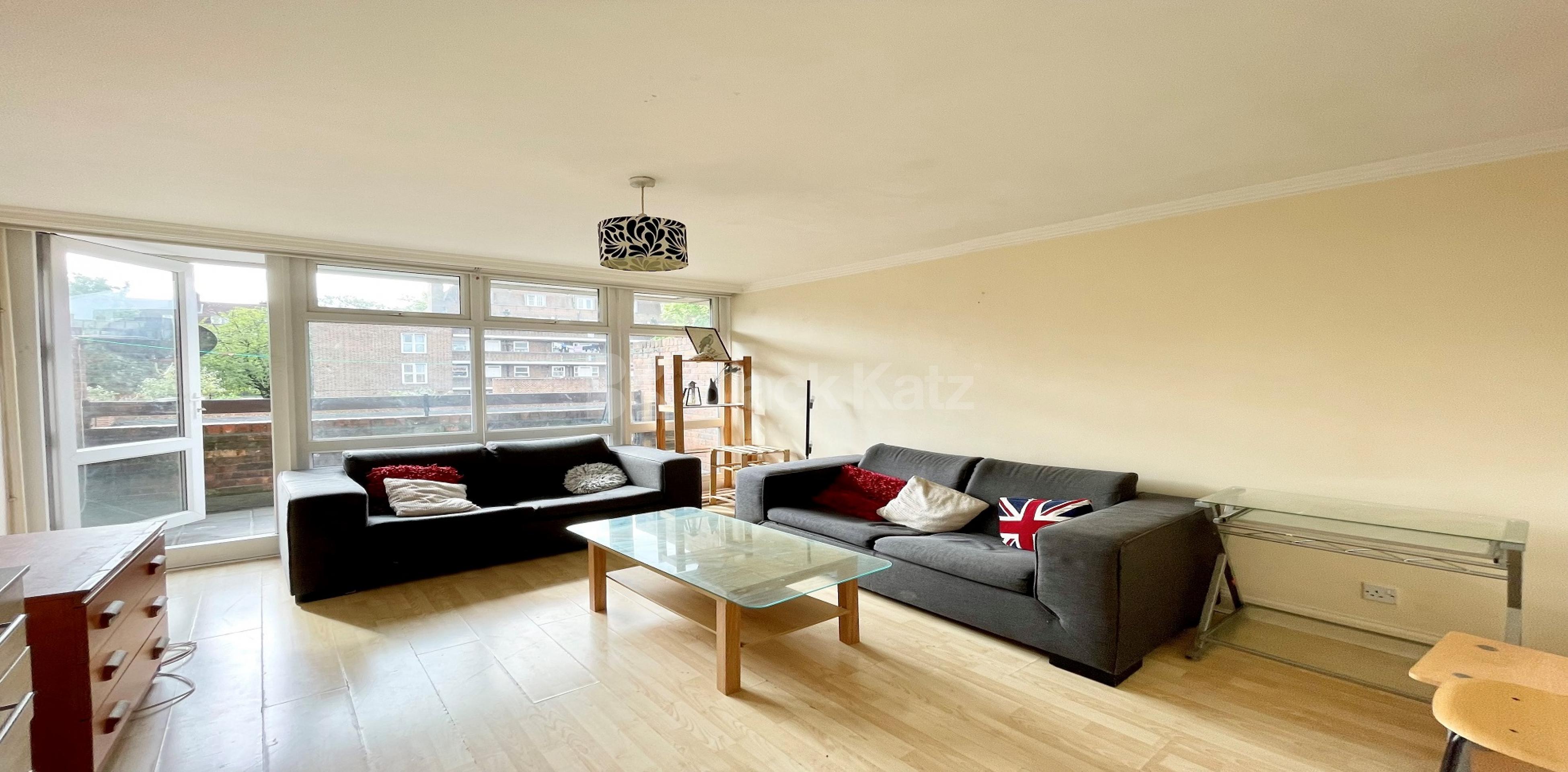 			UNDER OFFER , 3 Bedroom, 1 bath, 1 reception Apartment			 Carey Gardens, Vauxhall/Battersea SW8