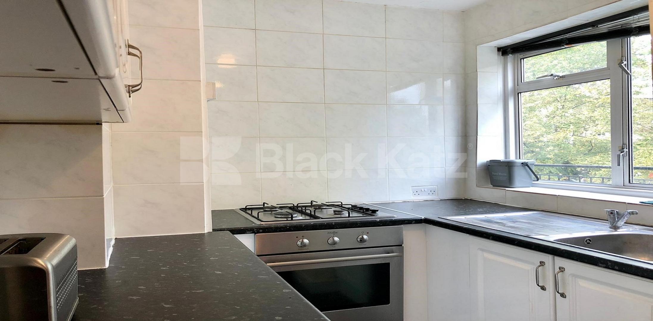 			LET, 3 Bedroom, 1 bath, 1 reception Apartment			 Sidney Square, Whitechapel