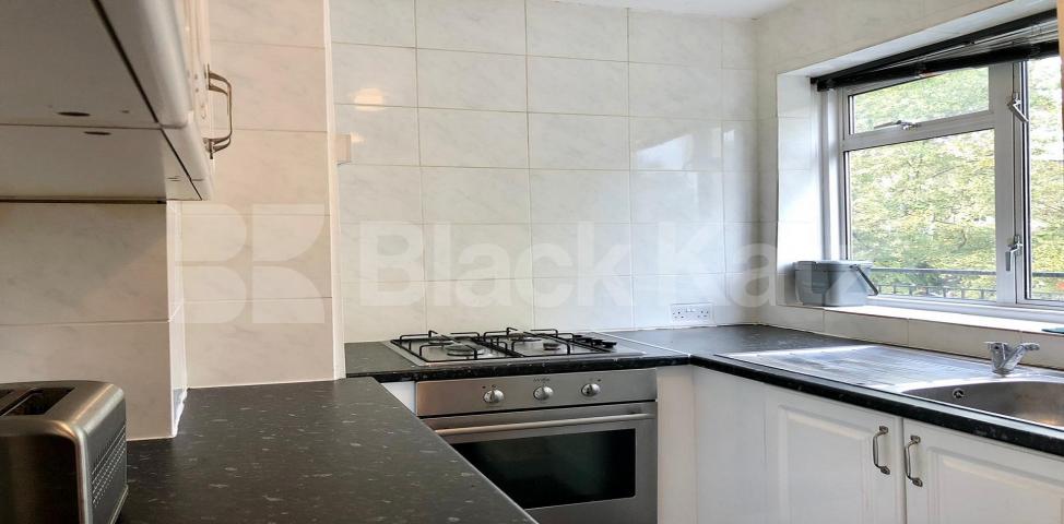 			LET, 3 Bedroom, 1 bath, 1 reception Apartment			 Sidney Square, Whitechapel