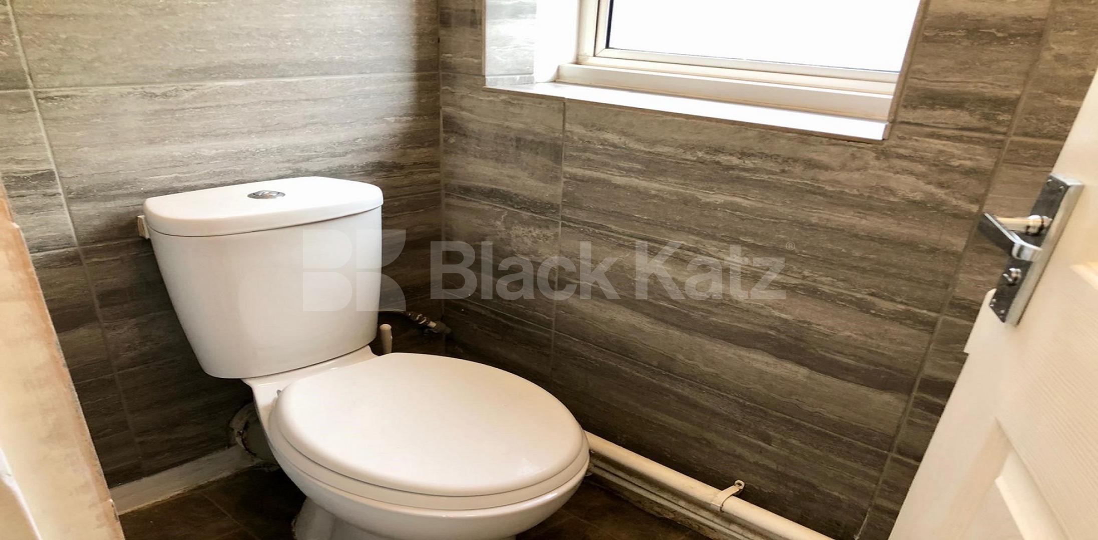 			LET, 3 Bedroom, 1 bath, 1 reception Apartment			 Sidney Square, Whitechapel