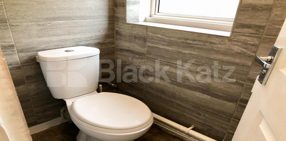 			LET, 3 Bedroom, 1 bath, 1 reception Apartment			 Sidney Square, Whitechapel