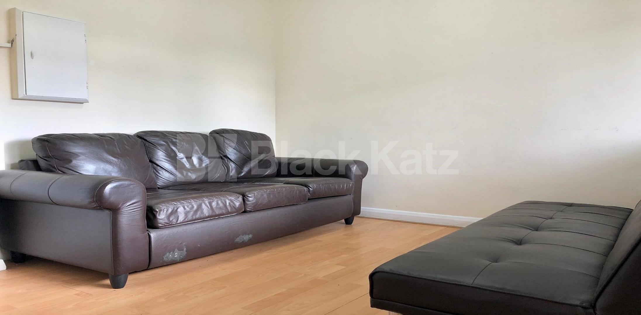 			LET, 3 Bedroom, 1 bath, 1 reception Apartment			 Sidney Square, Whitechapel