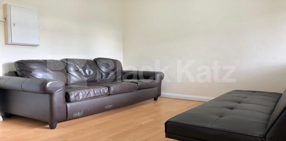 			LET, 3 Bedroom, 1 bath, 1 reception Apartment			 Sidney Square, Whitechapel