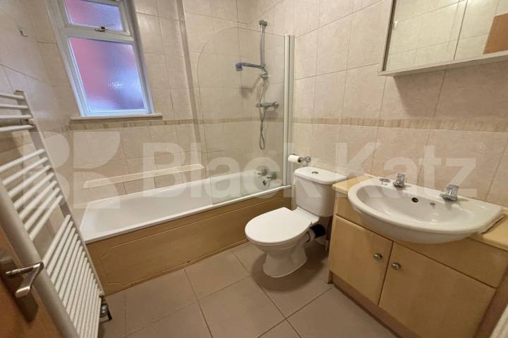 Generous three bedroomed, two bathroomed period conversion   Farnan Road  , Streatham