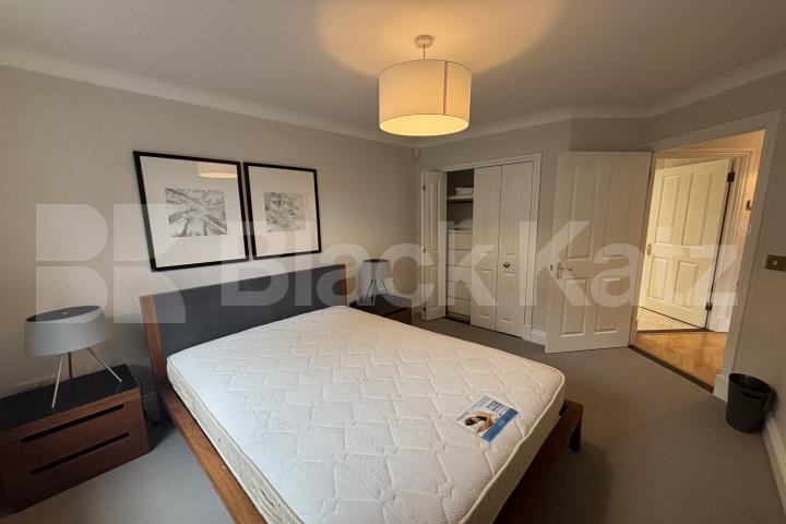 Stylish & contemporary with parking, private patio & inclusive of water rates  Russell Lodge, Spurgeon Street, London Bridge