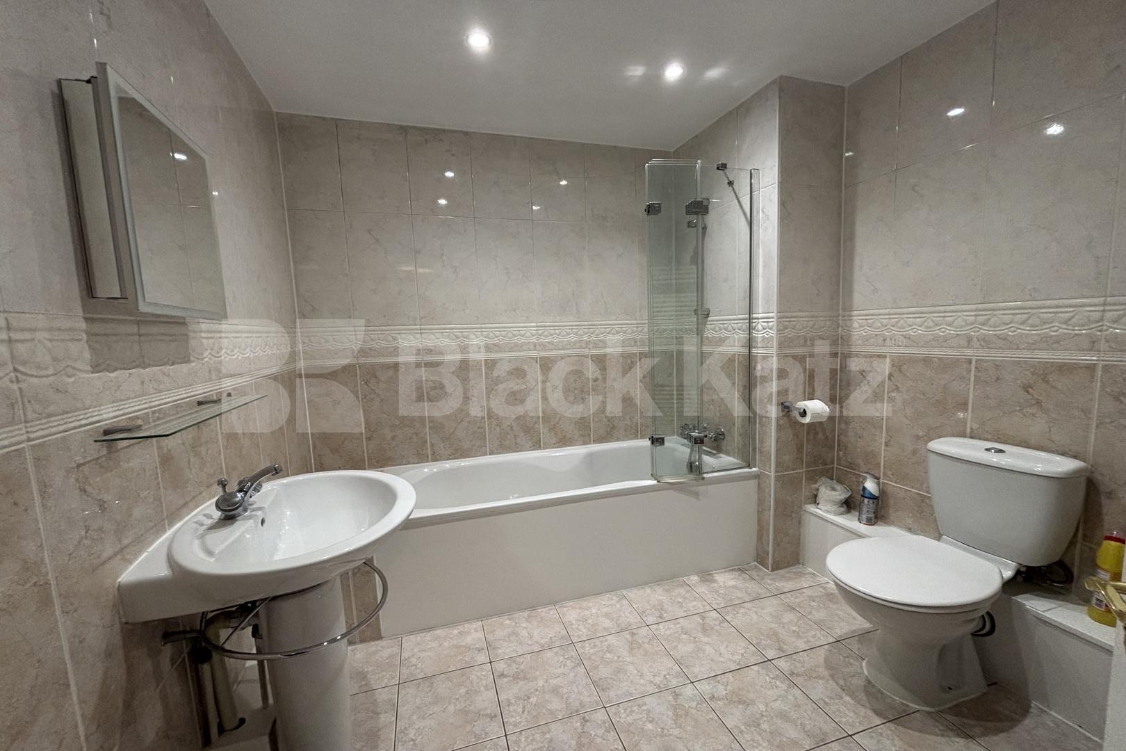 Stylish & contemporary with parking, private patio & inclusive of water rates  Russell Lodge, Spurgeon Street, London Bridge