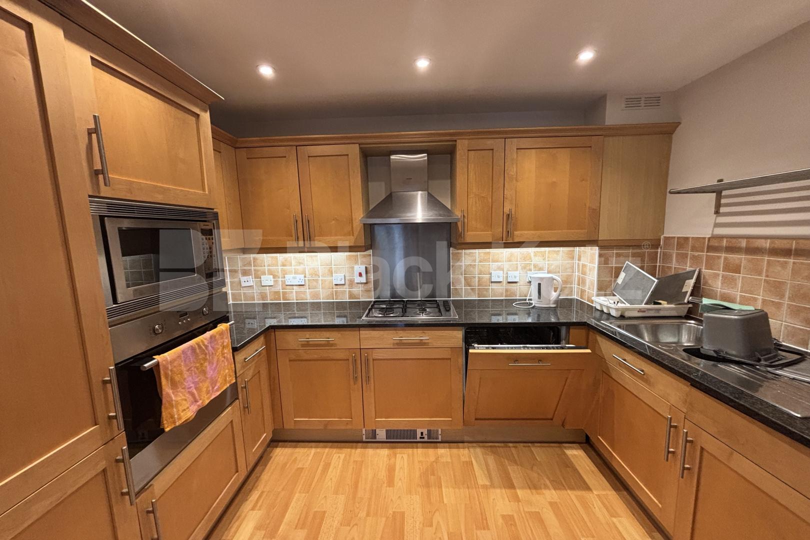 Stylish & contemporary with parking, private patio & inclusive of water rates  Russell Lodge, Spurgeon Street, London Bridge