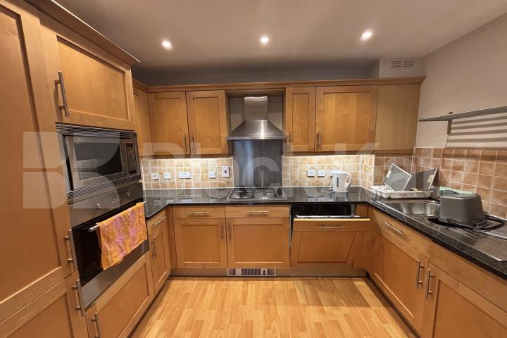 Stylish & contemporary with parking, private patio & inclusive of water rates  Russell Lodge, Spurgeon Street, London Bridge