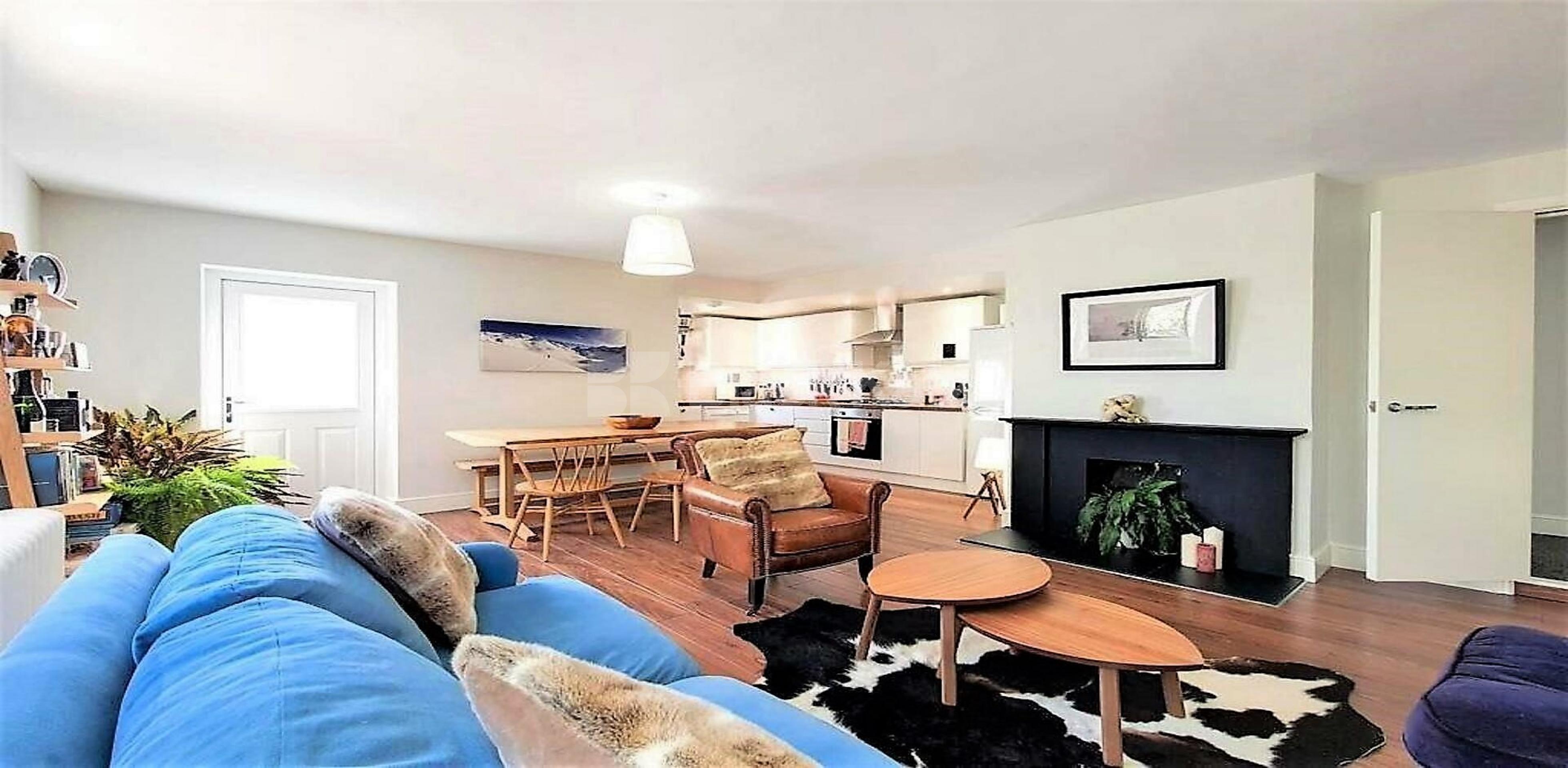 			GARDEN FLAT & WITH GARAGE!, 2 Bedroom, 1 bath, 1 reception House			 St Annes Close, HIGHGATE N6