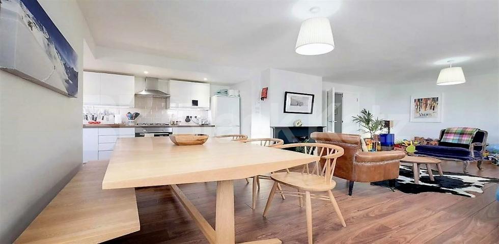 			GARDEN FLAT & WITH GARAGE!, 2 Bedroom, 1 bath, 1 reception House			 St Annes Close, HIGHGATE