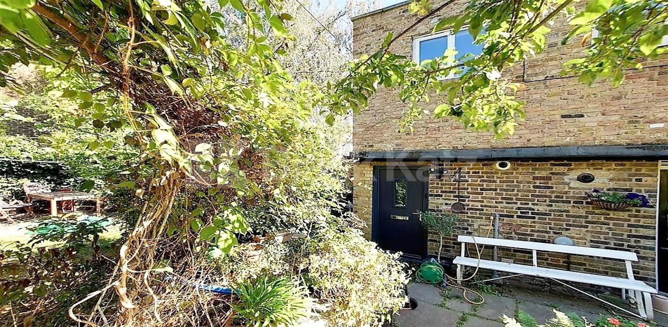 			GARDEN FLAT & WITH GARAGE!, 2 Bedroom, 1 bath, 1 reception House			 St Annes Close, HIGHGATE