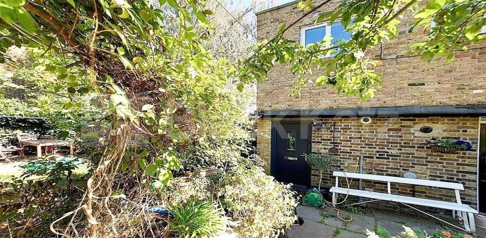 			GARDEN FLAT & WITH GARAGE!, 2 Bedroom, 1 bath, 1 reception House			 St Annes Close, HIGHGATE