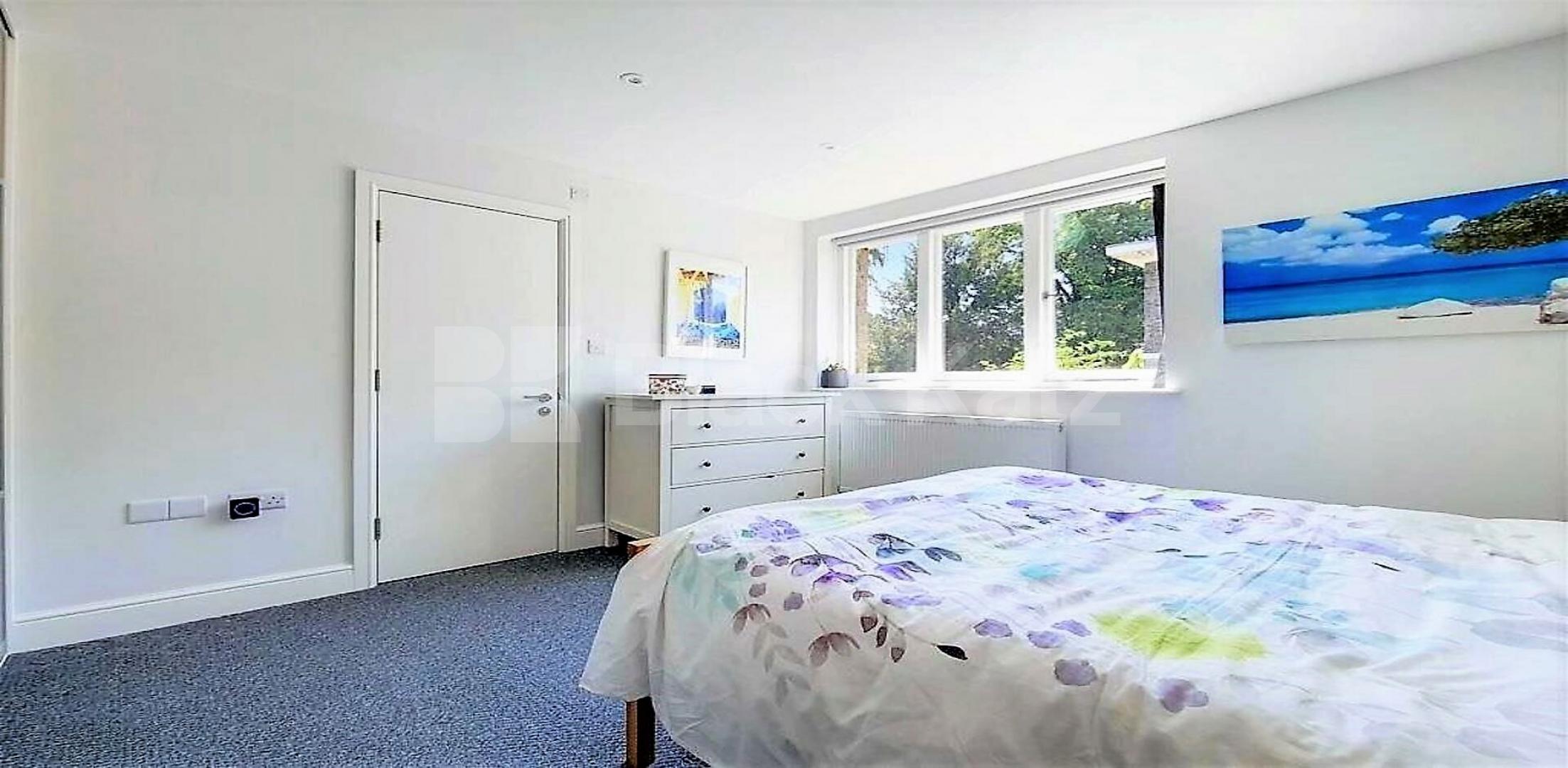 			GARDEN FLAT & WITH GARAGE!, 2 Bedroom, 1 bath, 1 reception House			 St Annes Close, HIGHGATE