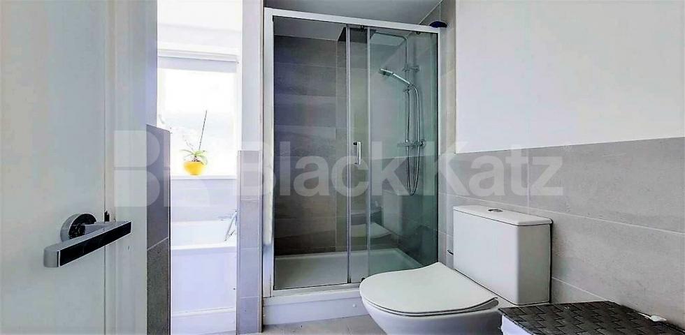 			GARDEN FLAT & WITH GARAGE!, 2 Bedroom, 1 bath, 1 reception House			 St Annes Close, HIGHGATE