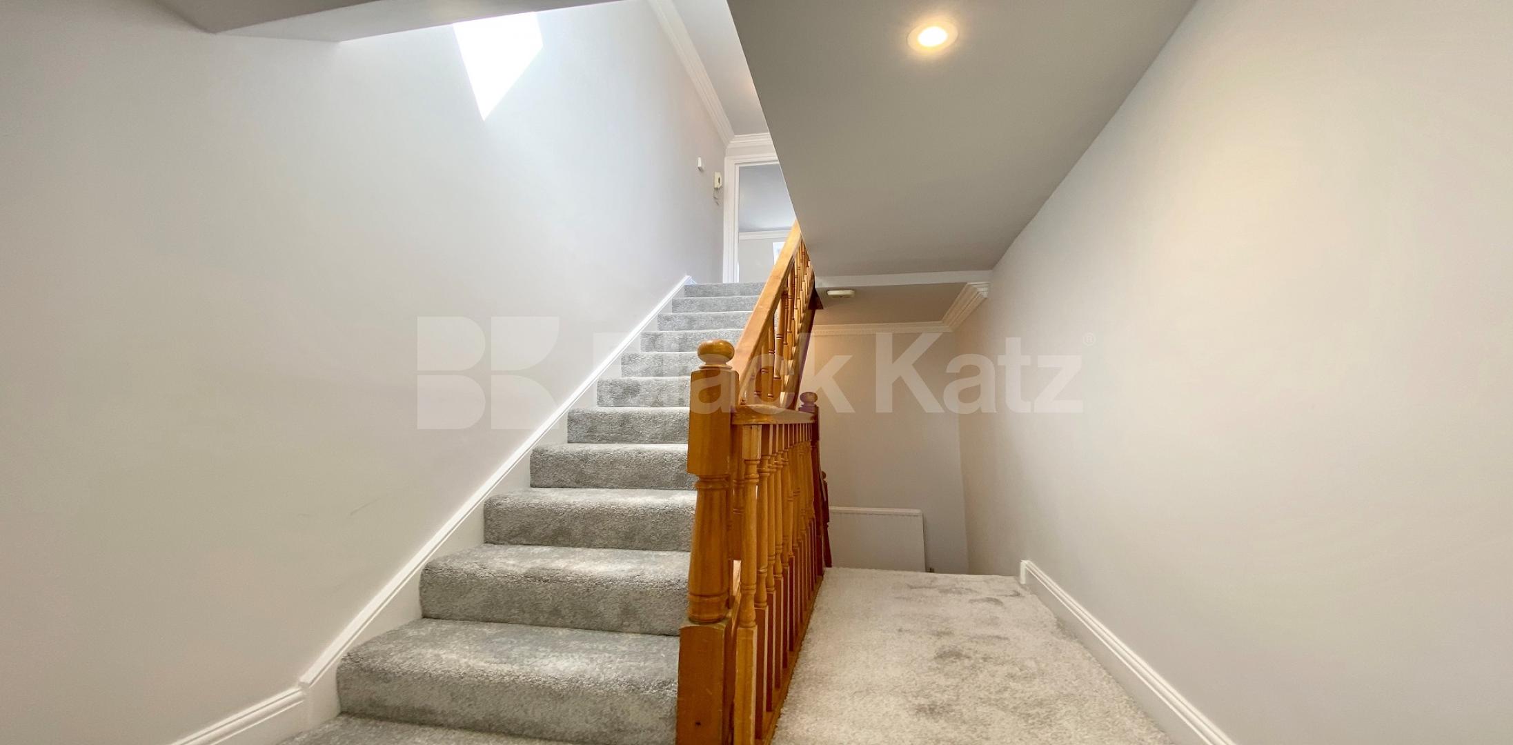 			LET , 3 Bedroom, 1 bath, 1 reception Maisonette			 Alderney Street, Pimlico