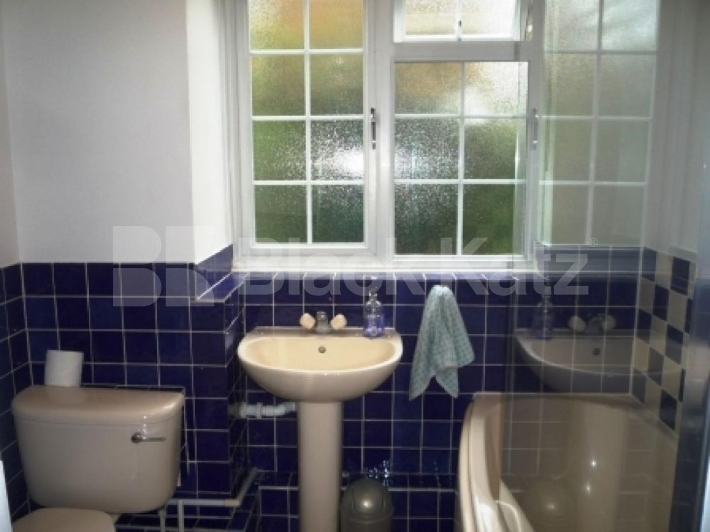 			GREAT LOCATION!, 2 Bedroom, 1 bath, 1 reception Ground Floor Flat			 Stanhope Road, HIGHGATE