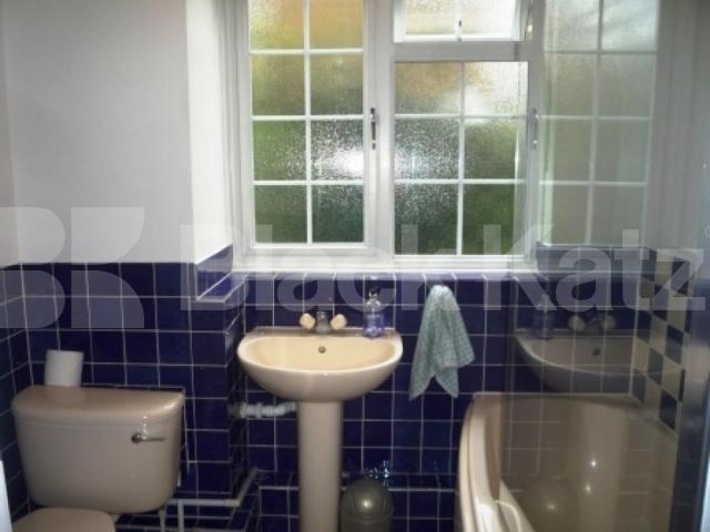 			GREAT LOCATION!, 2 Bedroom, 1 bath, 1 reception Ground Floor Flat			 Stanhope Road, HIGHGATE