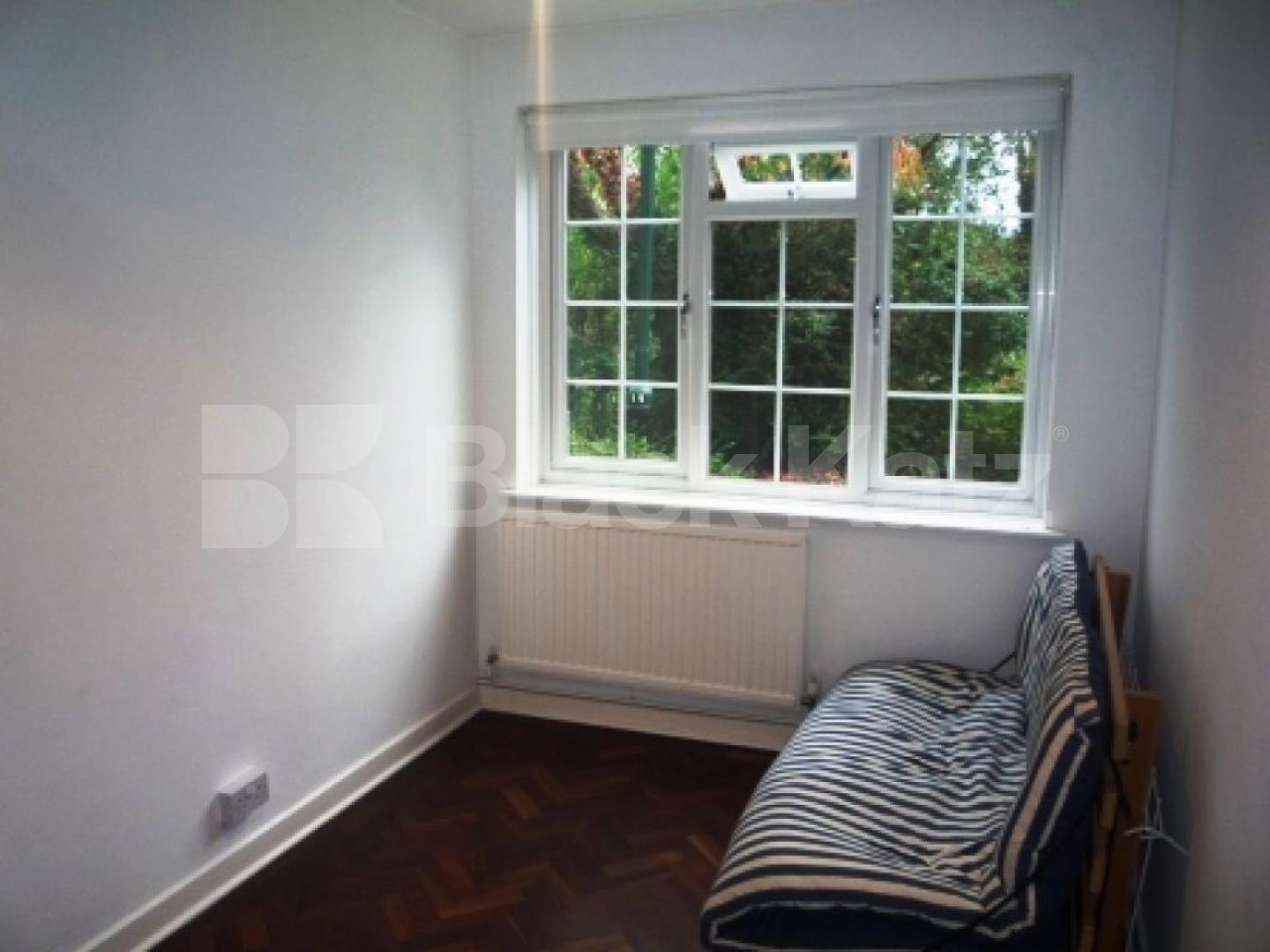 			GREAT LOCATION!, 2 Bedroom, 1 bath, 1 reception Ground Floor Flat			 Stanhope Road, HIGHGATE