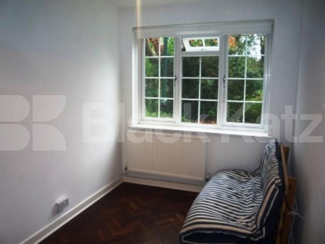 			GREAT LOCATION!, 2 Bedroom, 1 bath, 1 reception Ground Floor Flat			 Stanhope Road, HIGHGATE