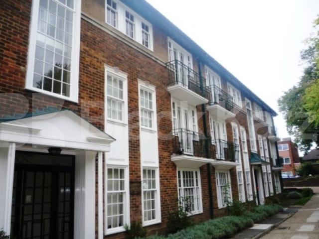 			GREAT LOCATION!, 2 Bedroom, 1 bath, 1 reception Ground Floor Flat			 Stanhope Road, HIGHGATE