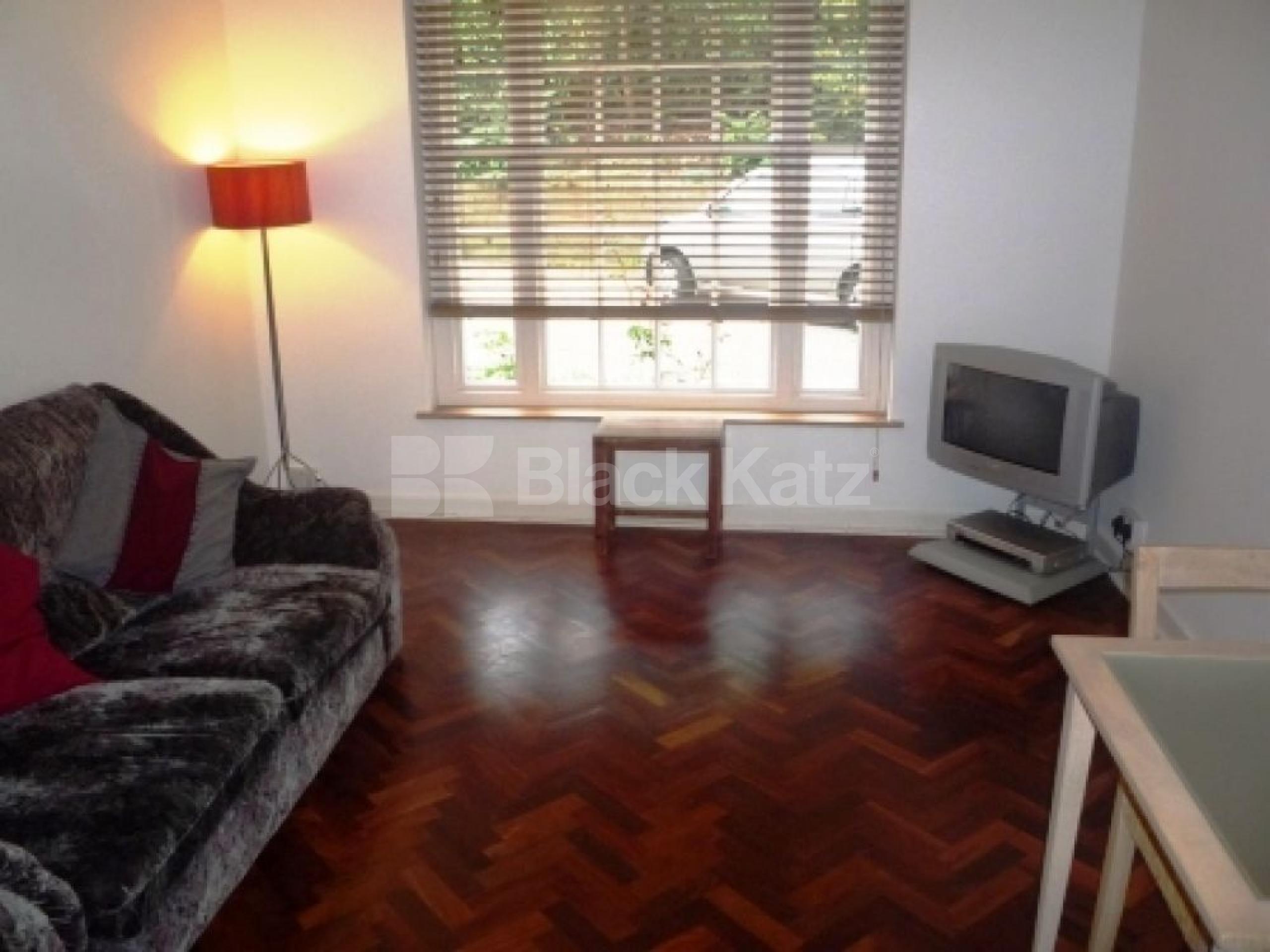 			GREAT LOCATION!, 2 Bedroom, 1 bath, 1 reception Ground Floor Flat			 Stanhope Road, HIGHGATE N6