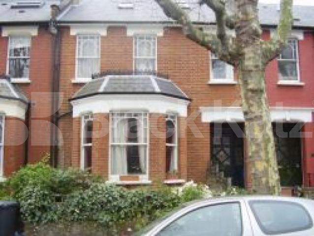 			FANTASTIC SPACIOUS GARDEN FLAT, 1 Bedroom, 1 bath, 1 reception Flat			 Stapleton Hall Road, FINSBURY PARK-STROUD GREEN