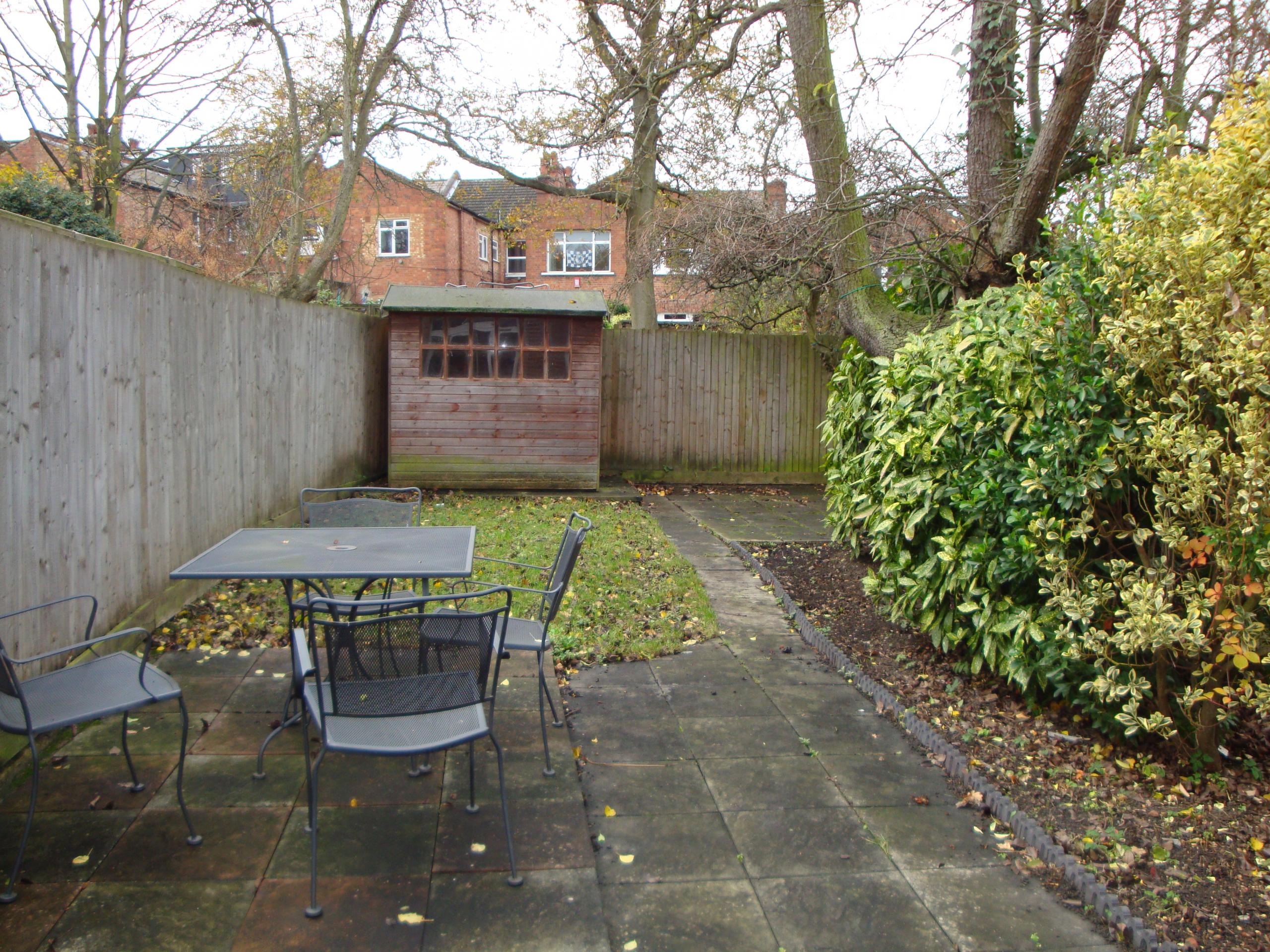 			Garden Flat, 2 Bedroom, 1 bath, 1 reception Flat			 Staverton Road, WILLESDEN GREEN NW2