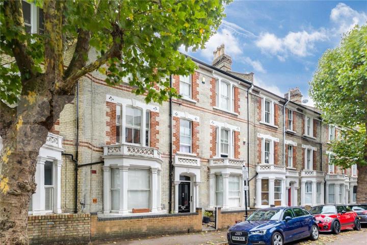 Located on a tree lined street in Highbury minutes to a underground Station Stavordale Road, Highbury 