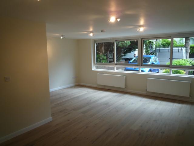 			Only one month's deposit instead of six weeks, saving you £916!, 2 Bedroom, 1 bath, 1 reception Flat			 Steeles Road, BELSIZE PARK