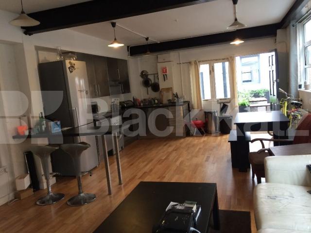 			UNDER OFFER, 3 Bedroom, 1 bath, 1 reception Apartment			 Southampton Way , Camberwell/Peckham