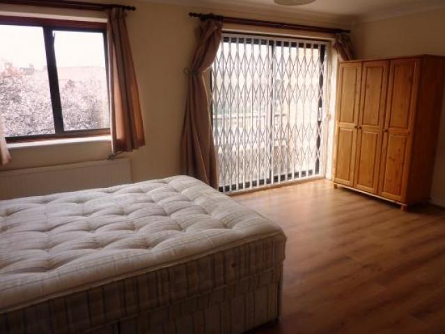 			4 Bedroom, 1 bath, 1 reception House			 St.Helens Gardens, LADBROKE GROVE