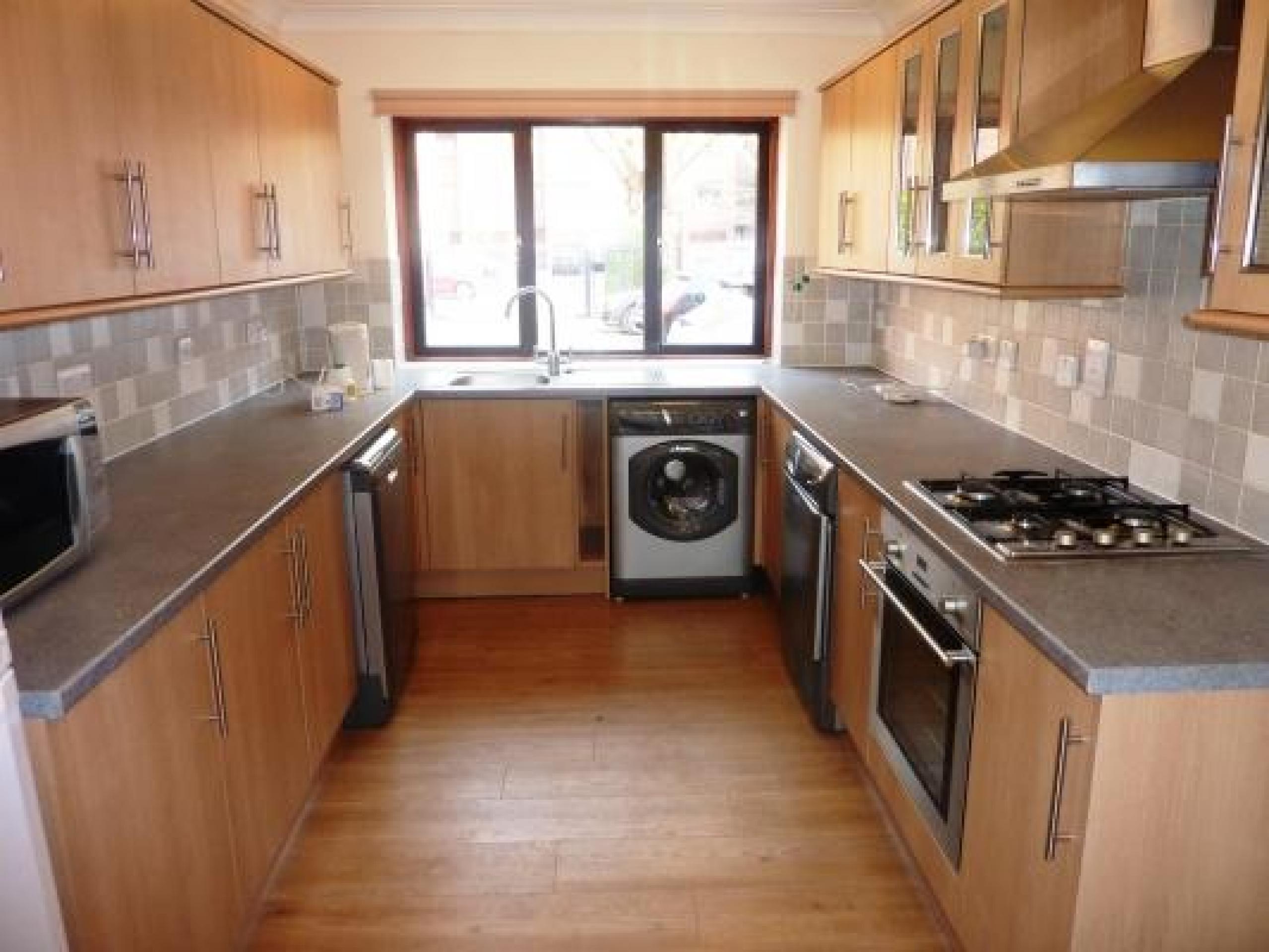 			4 Bedroom, 1 bath, 1 reception House			 St.Helens Gardens, LADBROKE GROVE W10
