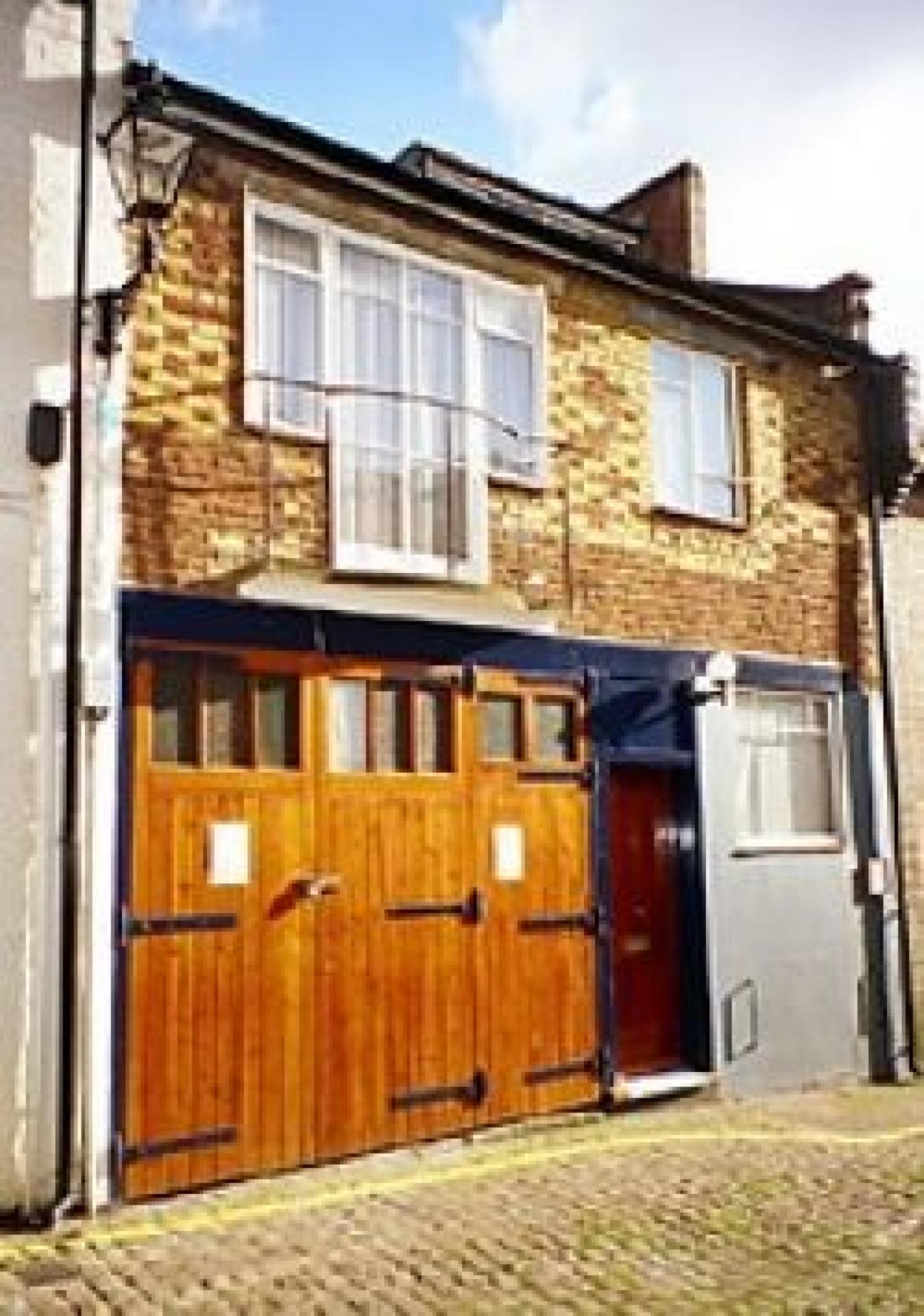 			2 Bedroom, 1 bath, 1 reception Flat			 Saint Luke's Mews, NOTTINGHILL W11 W11