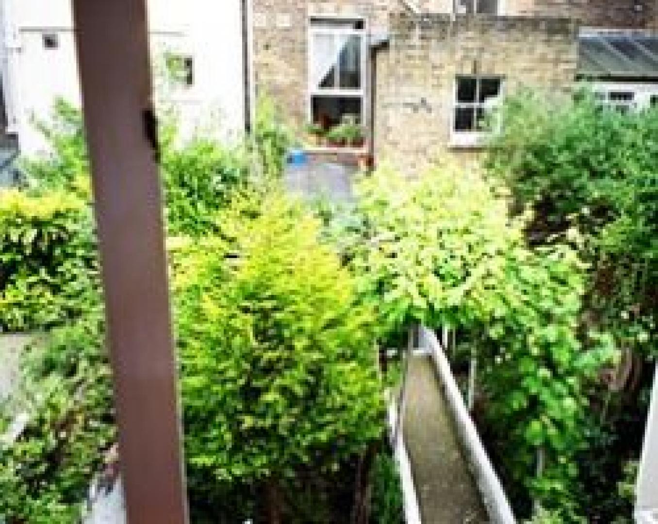 			2 Bedroom, 1 bath, 1 reception Flat			 Saint Luke's Mews, NOTTINGHILL W11