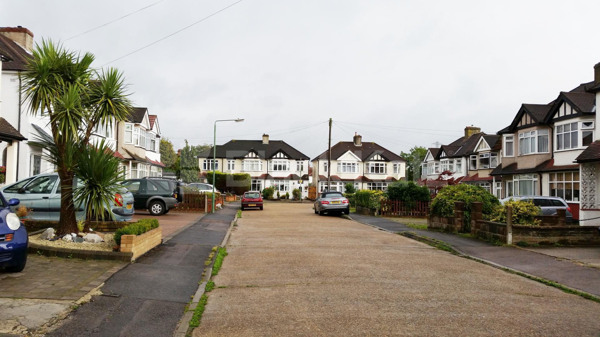 			NEW INSTRUCTION, 3 Bedroom, 1 bath, 1 reception Detached House			 Stonecot Close, Sutton