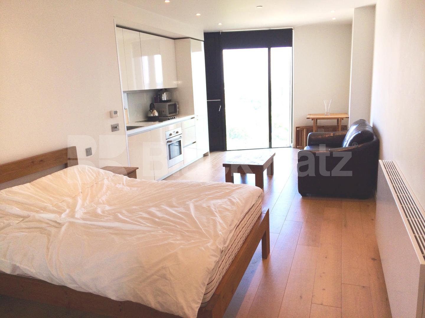 			INCLUDES ALL BILLS, Studio Apartment, 1 bath, 1 reception Flat			 Strata, Walworth Road, Elephant and Castle