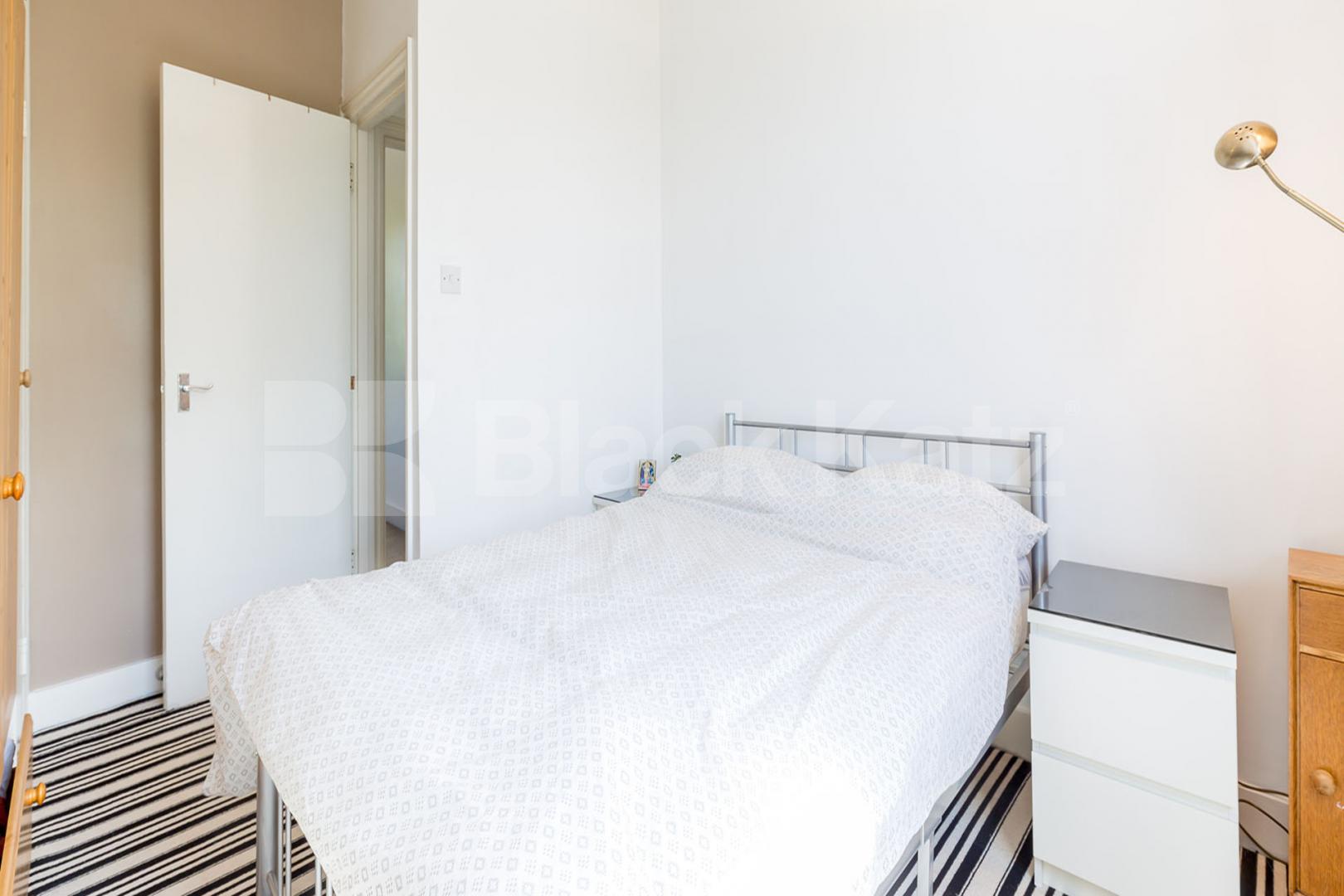 Bright 3 bedroom property on the first floor of a period conversion St Thomas Road, Finsbury Park