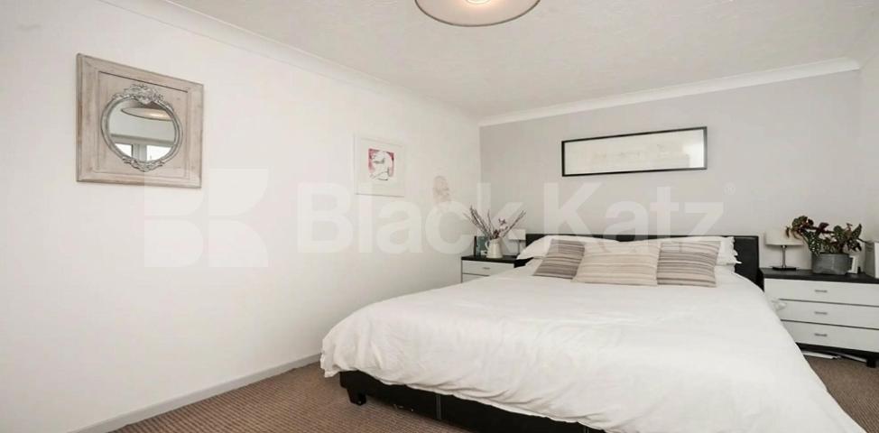 Modern private development with private parking Stubbs Drive, Bermondsey